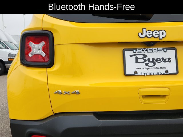Used 2023 Jeep Renegade Latitude w/ Sun & Fun Group AWD/4WD image 15