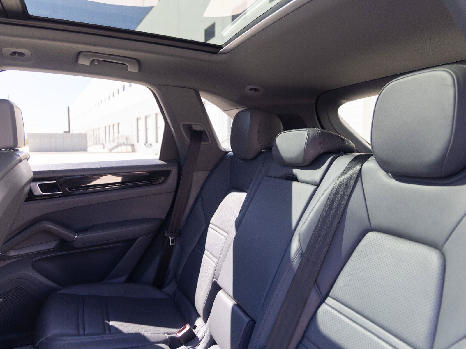 Used 2020 Porsche Cayenne AWD/4WD image 31
