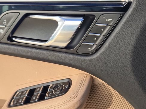 Certified 2025 Porsche Macan image 21