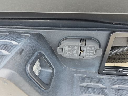 Used 2021 Toyota Tacoma SR5 RWD image 31