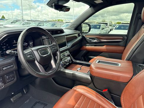 Used 2023 GMC Yukon Denali Ultimate AWD/4WD image 11