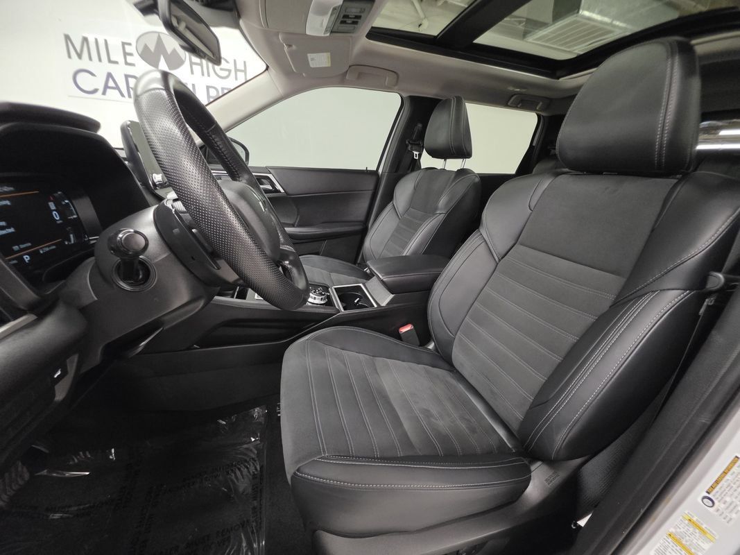 Used 2024 Mitsubishi Outlander AWD image 20