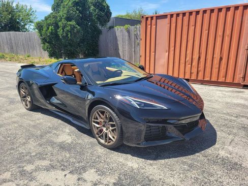 Used 2024 Chevrolet Corvette Z06 RWD image 7
