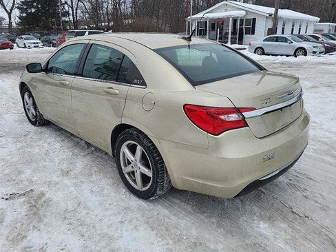 Used 2011 Chrysler 200 Touring image 3
