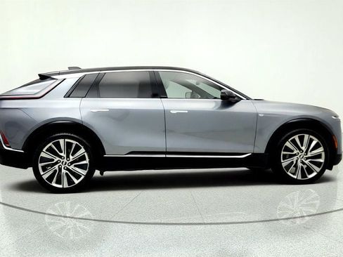Used 2023 Cadillac Lyriq 2WD image 4