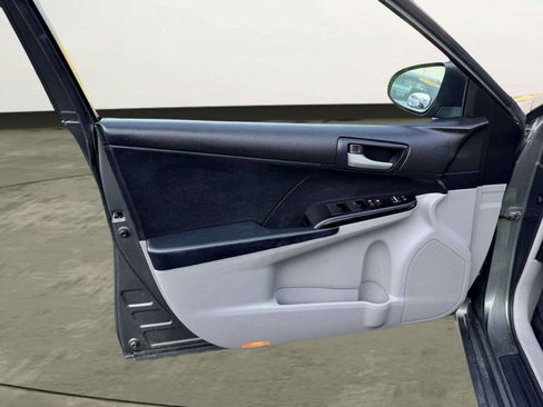 Used 2012 Toyota Camry LE FWD image 14