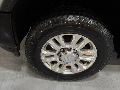 Used 2022 GMC Sierra 3500 Denali w/ Denali Ultimate Package image 9