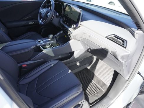 Used 2026 Lexus TX 500h AWD w/ Technology Package image 22