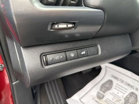 Used 2023 Nissan Pathfinder SL AWD/4WD image 26