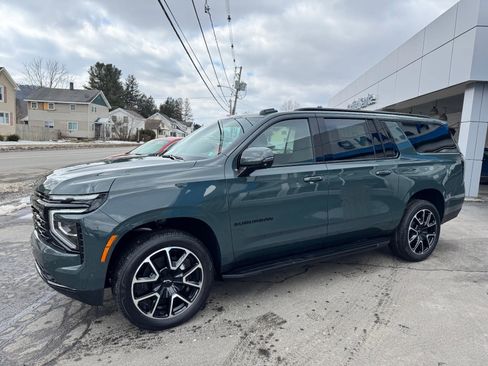 New 2026 Chevrolet Suburban RST image 2