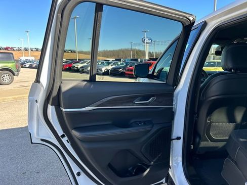 New 2026 Jeep Grand Cherokee Laredo image 44