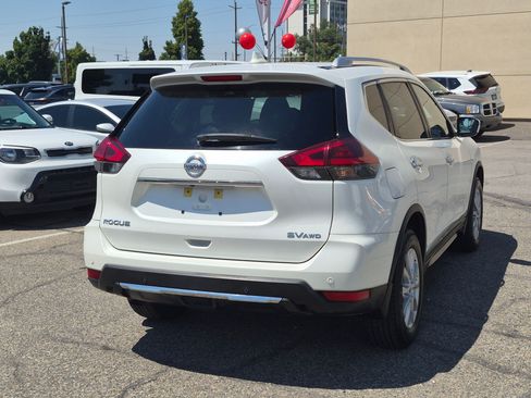 Used 2019 Nissan Rogue SV AWD/4WD image 3