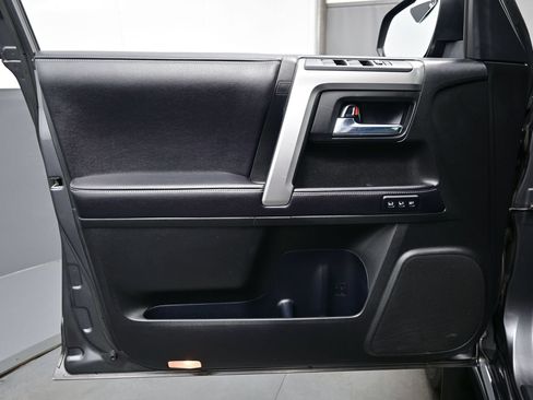 Used 2018 Toyota 4Runner Limited AWD/4WD image 9
