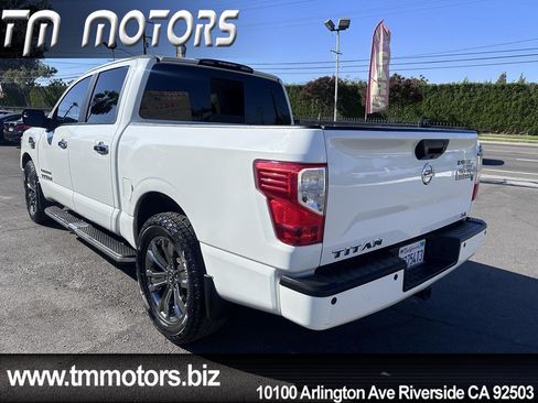 Used 2017 Nissan Titan SV RWD image 4