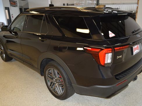 Used 2025 Ford Explorer ST-Line w/ Premium Package AWD/4WD image 5