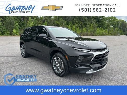 Used 2023 Chevrolet Blazer LT FWD image 3