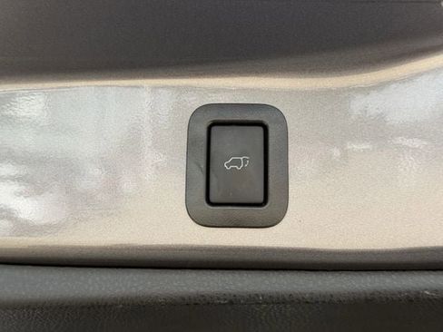 Used 2018 Toyota Highlander XLE FWD image 35