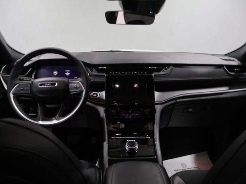 Certified 2025 Jeep Grand Cherokee Altitude AWD/4WD image 18