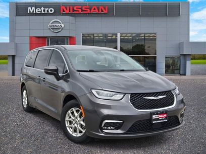 Used 2023 Chrysler Pacifica Touring-L