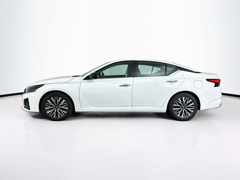 Used 2025 Nissan Altima 2.5 SV FWD image 4