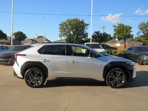 Used 2023 Toyota bZ4X Limited image 5