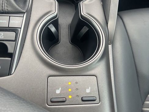 Used 2022 Toyota Camry SE w/ Cold Weather Package image 16