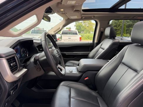 Used 2024 Ford Expedition XLT AWD/4WD image 9