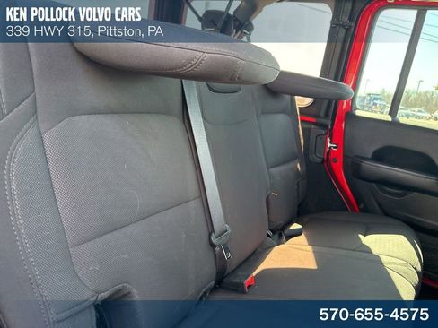 Used 2022 Jeep Wrangler Unlimited Sahara w/ Cold Weather Group AWD/4WD image 36