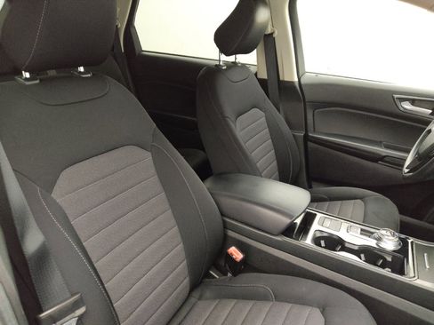 Used 2020 Ford Edge SE FWD image 21