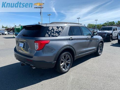 Used 2021 Ford Explorer XLT w/ Equipment Group 202A AWD/4WD image 7