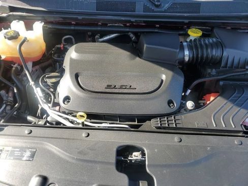 Used 2020 Chrysler Voyager L image 9