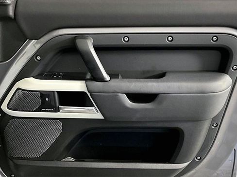 Used 2024 Land Rover Defender 110 S image 27