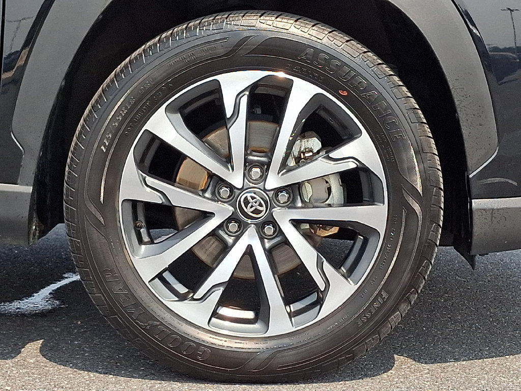 Certified 2025 Toyota Corolla Cross XLE FWD image 8