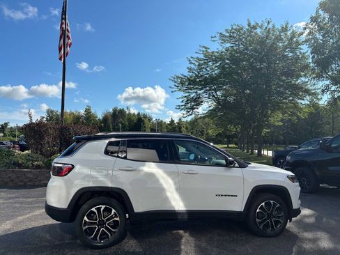 Used 2022 Jeep Compass Limited AWD/4WD image 9