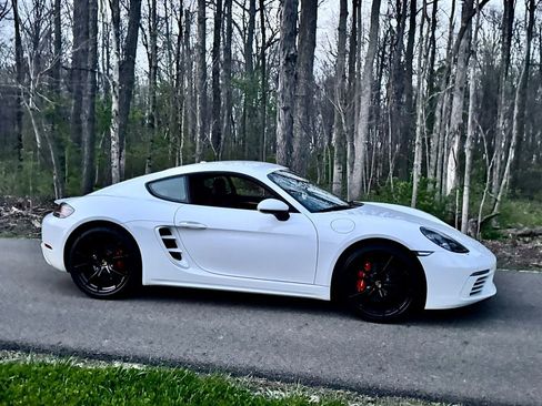 Used 2024 Porsche 718 Cayman S RWD image 3