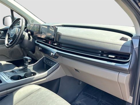 Used 2025 Kia Carnival FWD image 30