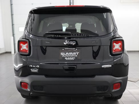Used 2019 Jeep Renegade Latitude AWD/4WD image 27
