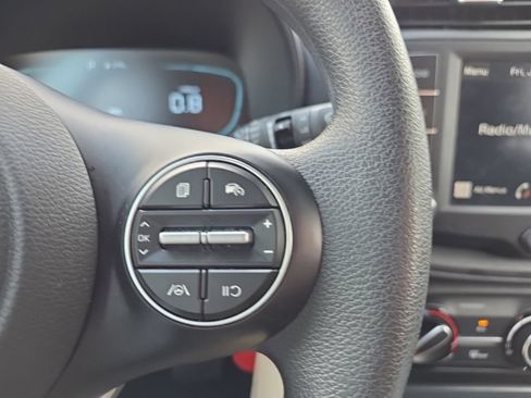 Used 2025 Kia Soul LX w/ LX Technology Package FWD image 16