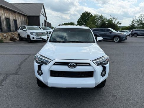 Used 2024 Toyota 4Runner SR5 AWD/4WD image 10