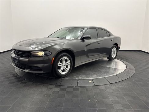 Used 2019 Dodge Charger SXT image 3