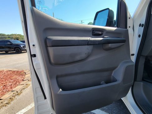 Used 2015 Nissan NV 2500 SV w/ Side & Curtain Airbag Package image 19