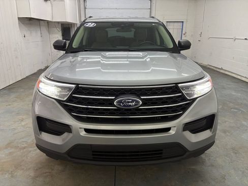 Used 2023 Ford Explorer XLT AWD/4WD image 28