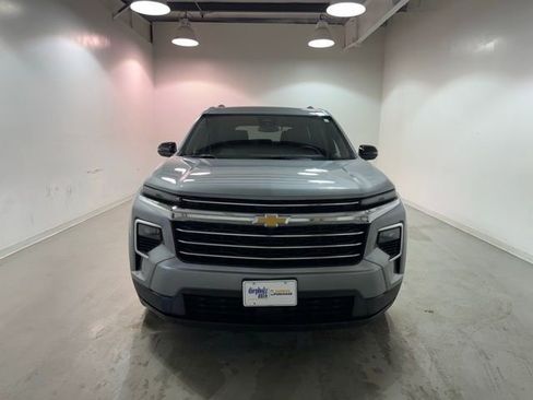 Certified 2025 Chevrolet Traverse LT image 2