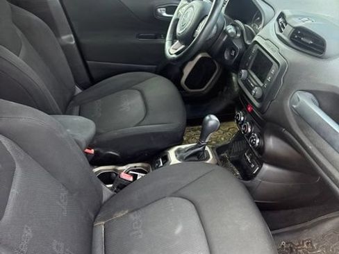 Used 2016 Jeep Renegade Latitude FWD image 56
