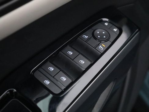 New 2026 Nissan Pathfinder SL image 11