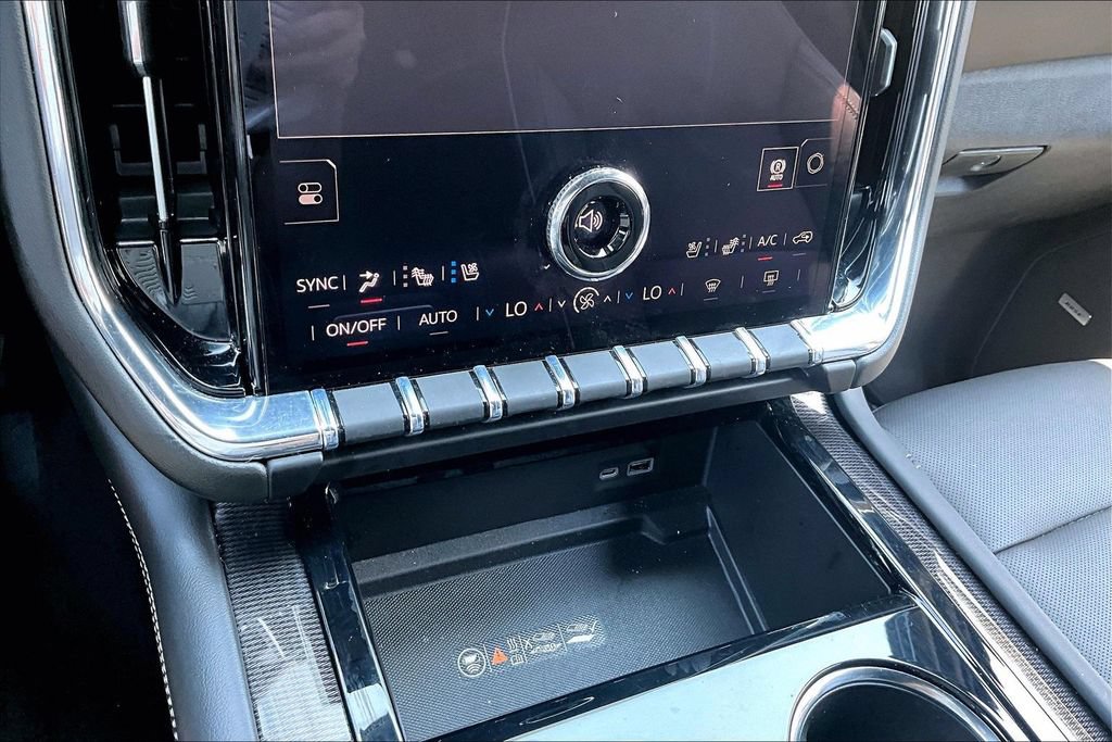 Used 2026 GMC Yukon Elevation w/ Elevation Premium Package AWD/4WD image 15