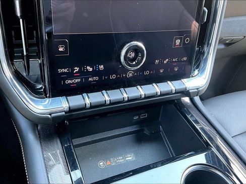 Used 2026 GMC Yukon Elevation w/ Elevation Premium Package AWD/4WD image 15