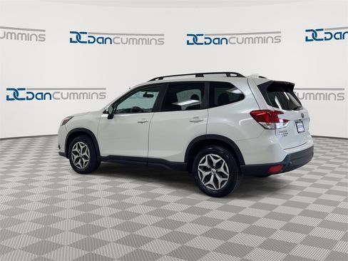 Used 2022 Subaru Forester Premium image 6