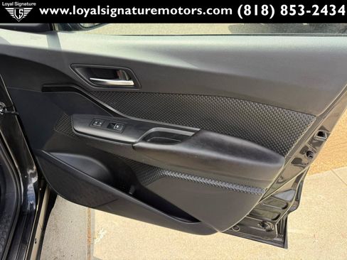 Used 2018 Toyota C-HR XLE FWD image 29