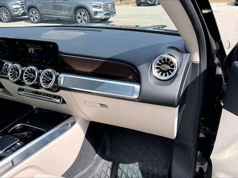 Used 2023 Mercedes-Benz GLB 250 4MATIC image 19